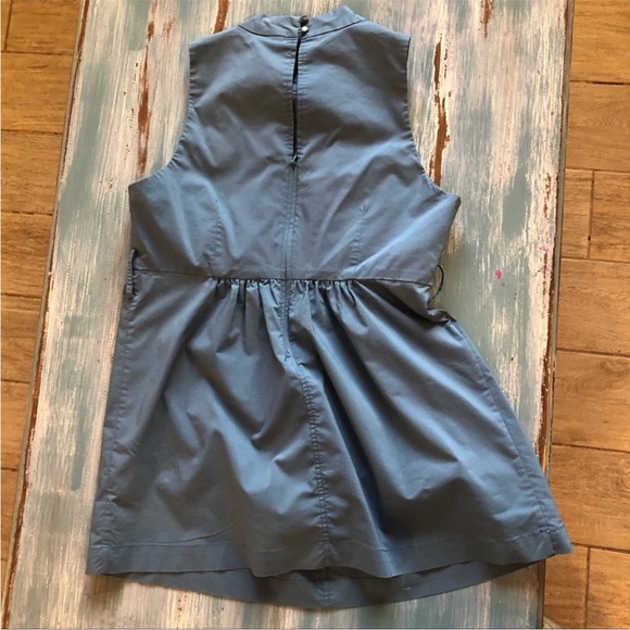 A Pea in the Pod Sleeveless Blouse - Picture 2 of 3